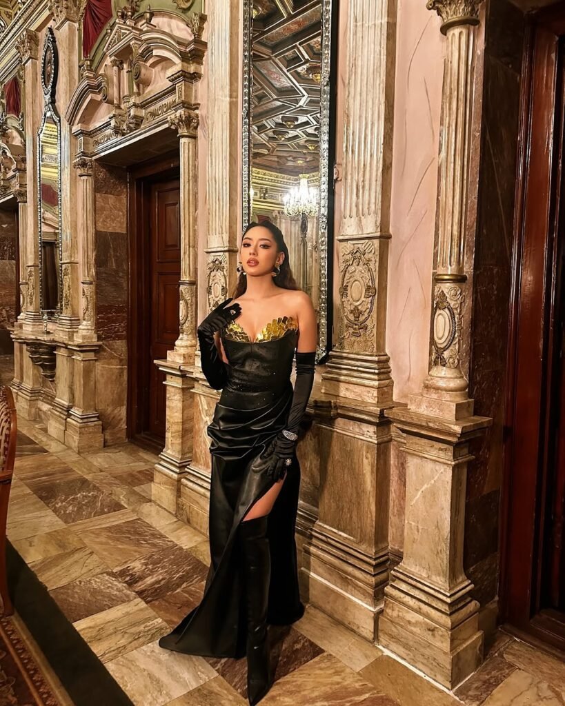 Anna Sharma-glam-Catwoman-Walked-the-runway-for-rhinoleathers