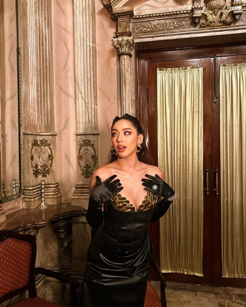 Anna Sharma-glam-Catwoman-Walked-the-runway-for-rhinoleathers