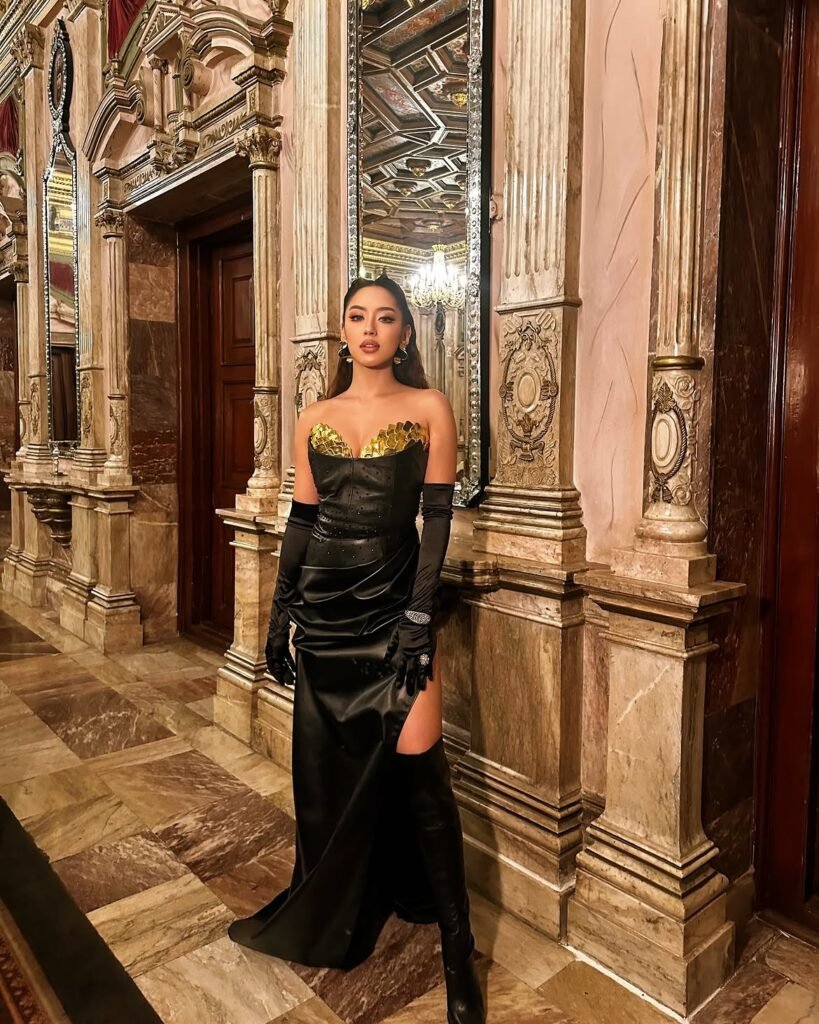 Anna Sharma-glam-Catwoman-Walked-the-runway-for-rhinoleathers