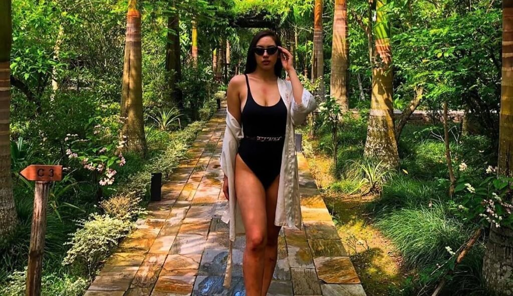 Anna Sharma Bikini pic