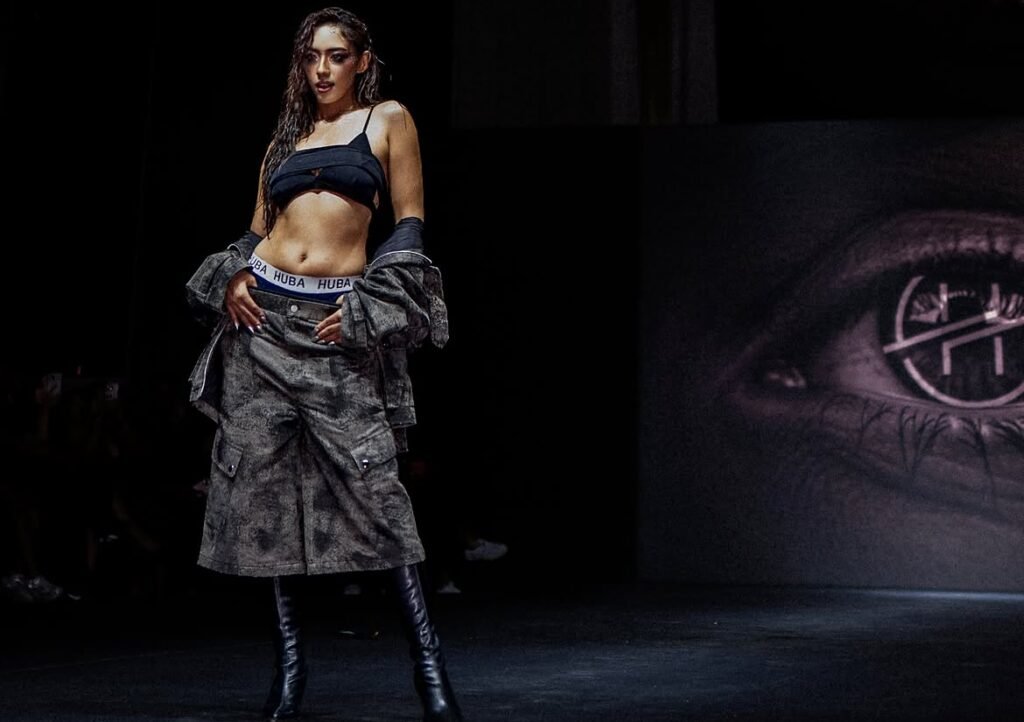 Anna Sharma glamorous fashion ramp walk