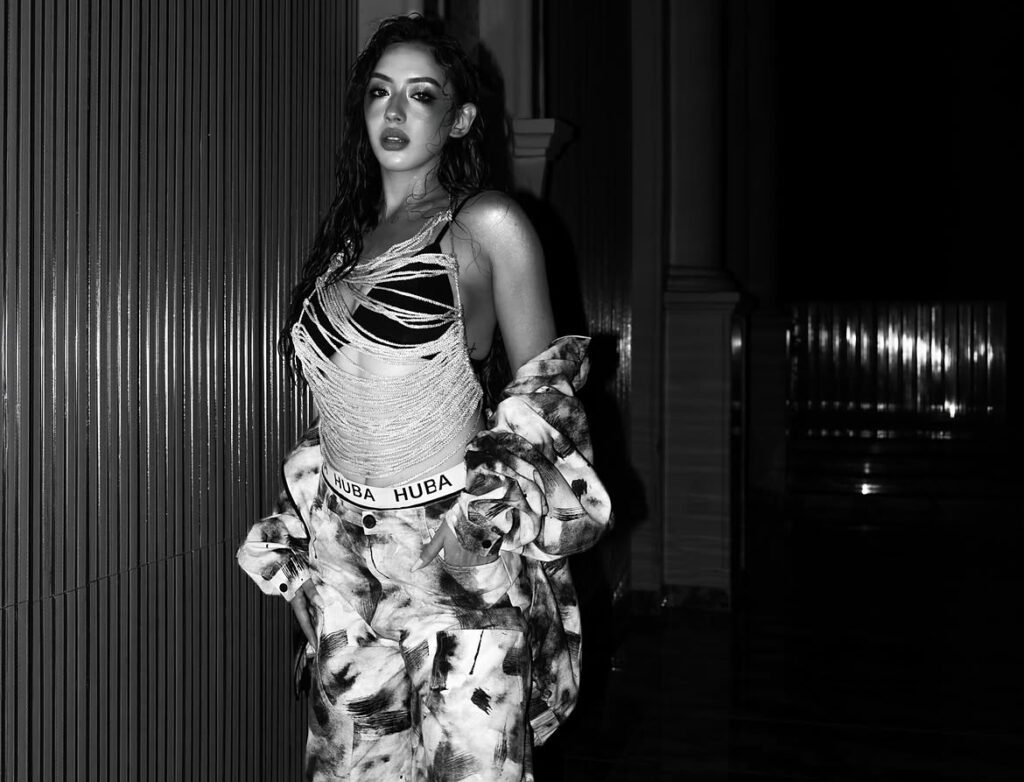 Anna Sharma glamorous fashion ramp walk