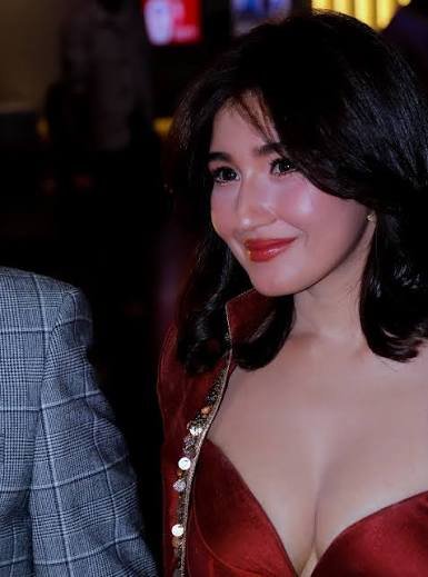Aanchal Sharma Cleavage