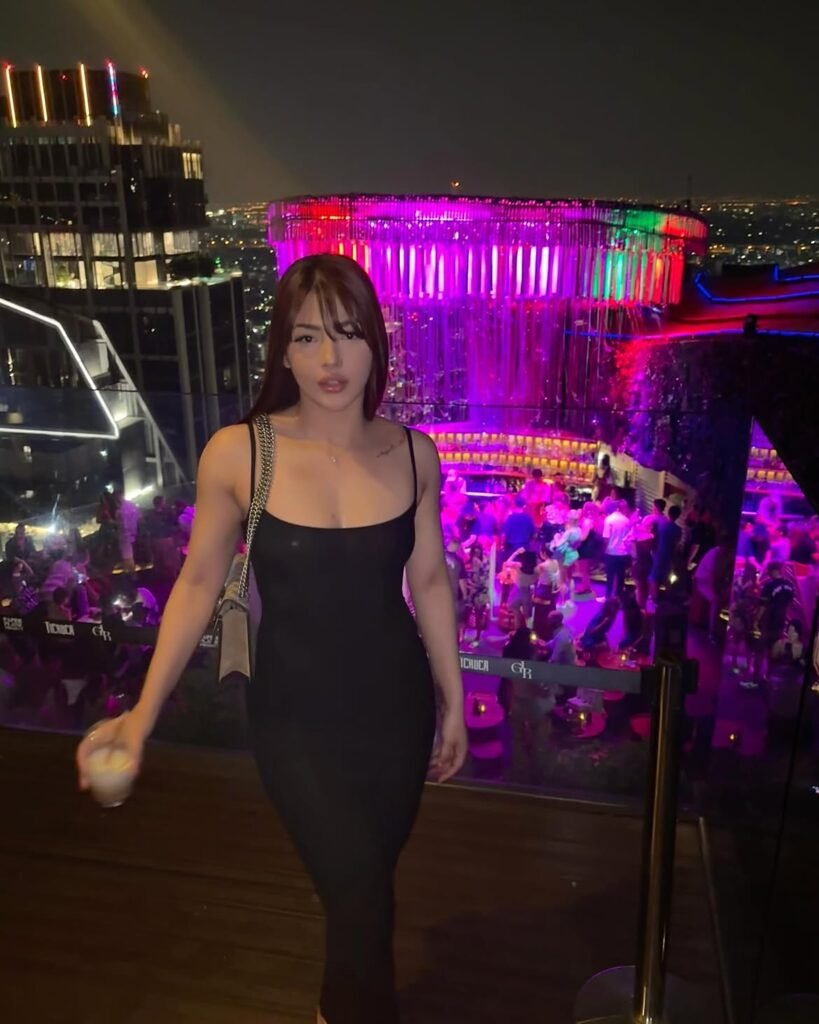 Samragyee shah at festival night life (5)